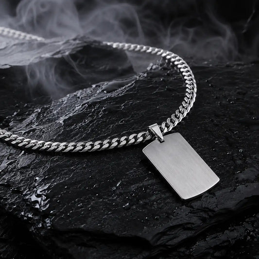 Collier magnétique argenté Hemalis — chaîne gourmette et plaque brossée