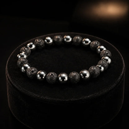 Bracelet hématite et magnétite sur coussin de velours
